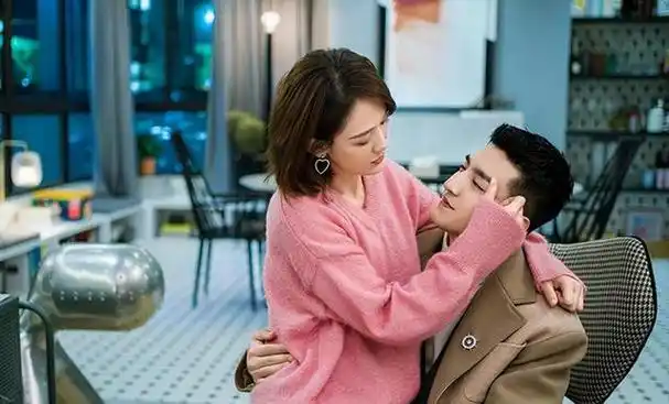 演姐弟恋不违和的5位女星不油腻不辣眼睛个个浑然天成