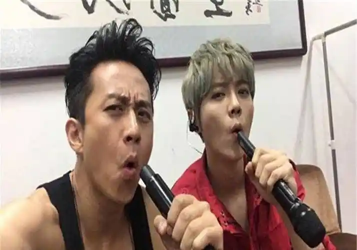 邓超42岁了,鹿晗陈赫为其送上祝福,与孙俪结婚12周年依旧甜蜜.