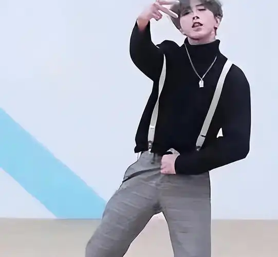 张艺兴伴舞造型撞衫蔡徐坤,本人出面回应,网友:玩梗适度_争议_事件