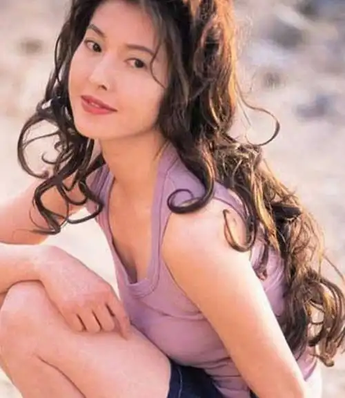 她是香港最美三级片女星,曾连续劈腿吴镇宇,何家劲,如今成这样__凤凰