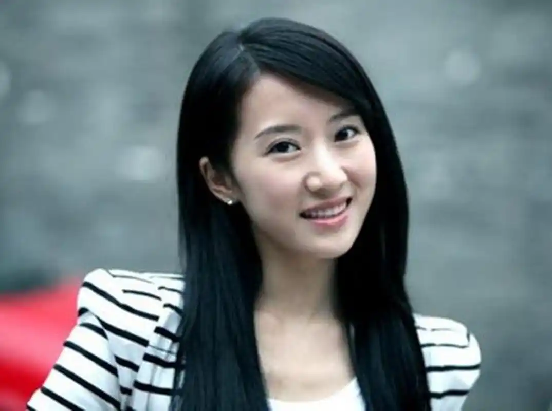 38岁的李念晒出孕照,和"海藻"几乎没有差别!