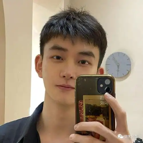 今夏男生发型先别瞎剪理发师建议这3款剪完清爽帅气又很潮