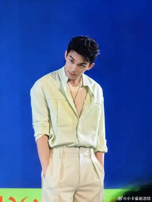 吴磊木莲项链##吴磊戴的木莲