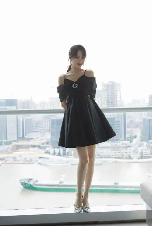 原创爱情公寓的最美龙套看袁冰妍穿上格纹短裙这身材谁不羡慕