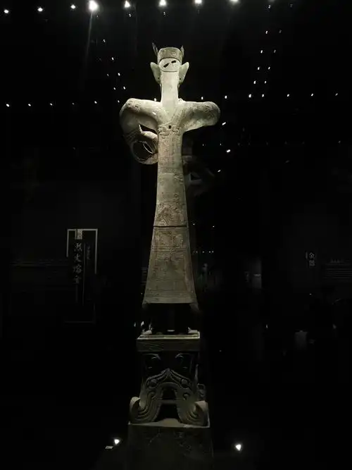 三星堆青铜大立人神像