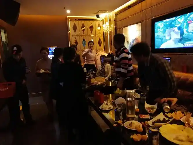 2018年农历11月初一是我的出生纪念日在12月7号 主办生日宴会及ktv