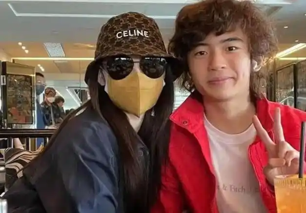 张柏芝在机场被追问三胎生父关键时刻她透露了什么