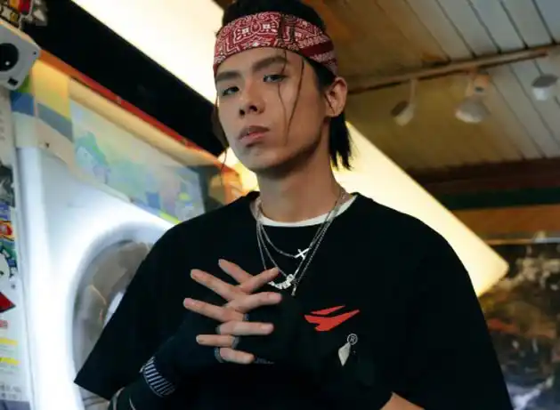 又一rapper澄清绯闻!法老3次退圈,徐真真卸载wb,小精灵急回国