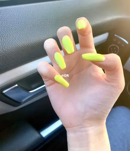 美甲分享荧光黄与荧光绿的结合