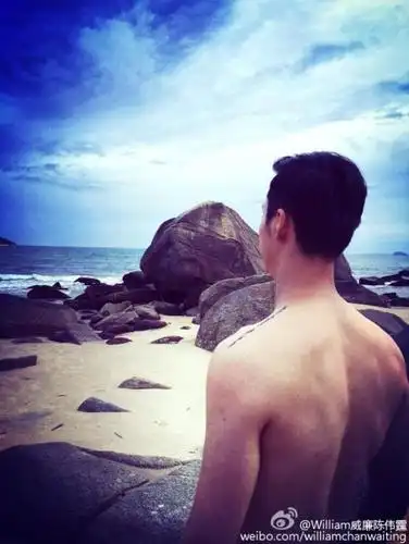 陈伟霆秀健身肌肉照,越练越猛壮,型男养成记