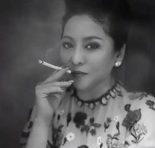 向华强的"第一夫人"陈岚:一个全香港明星都害怕的传奇女子_手机搜狐网