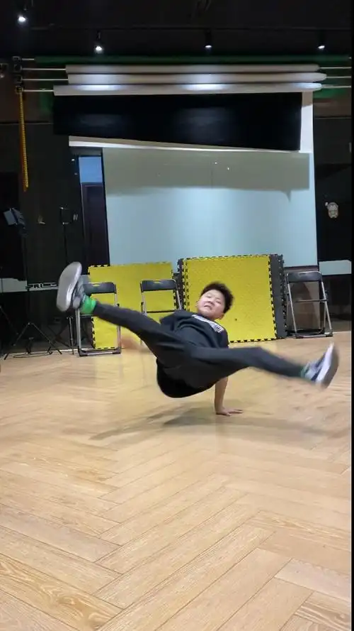 我要上热门#街舞托马斯@全民小助手