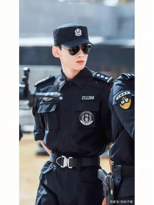 白敬亭军装刑克垒