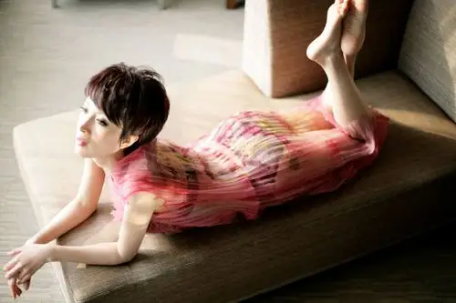 金巧巧写真集《只要你快乐》专辑