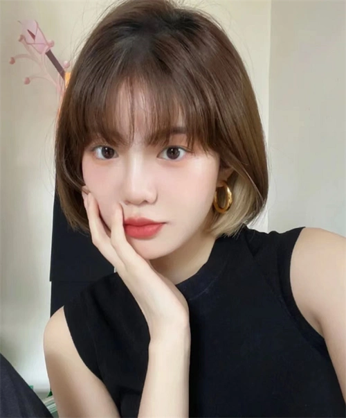 个性短发挂耳染 俏皮清新显时尚_染发发型 - 美发站