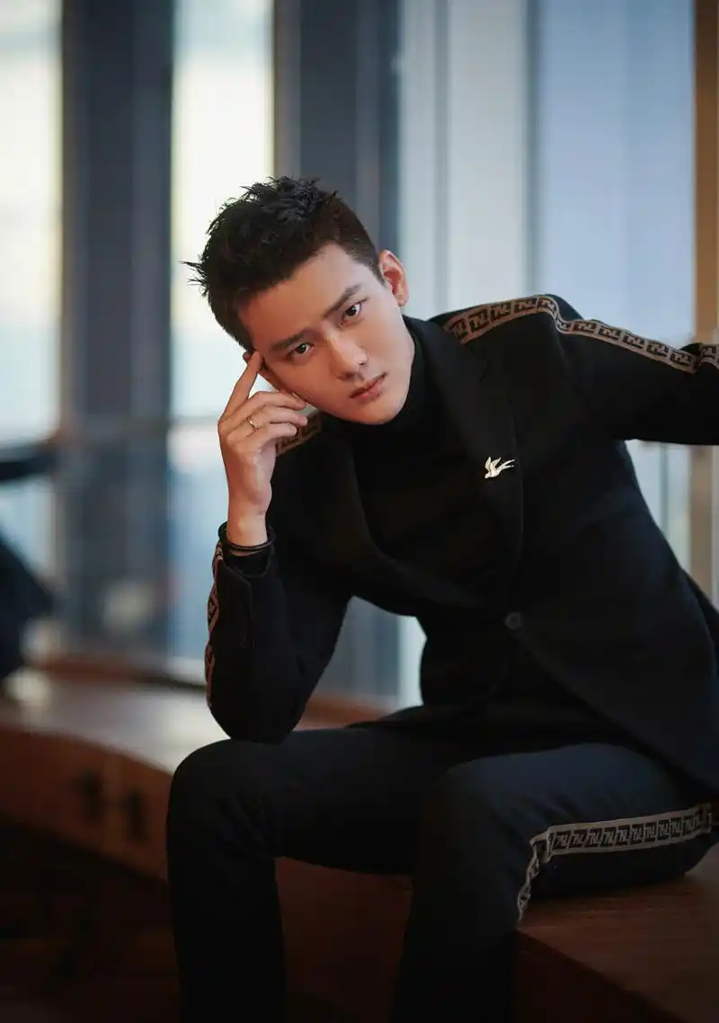 熊梓淇亮相2018风尚大赏 获年度最具号召力偶像实至名归