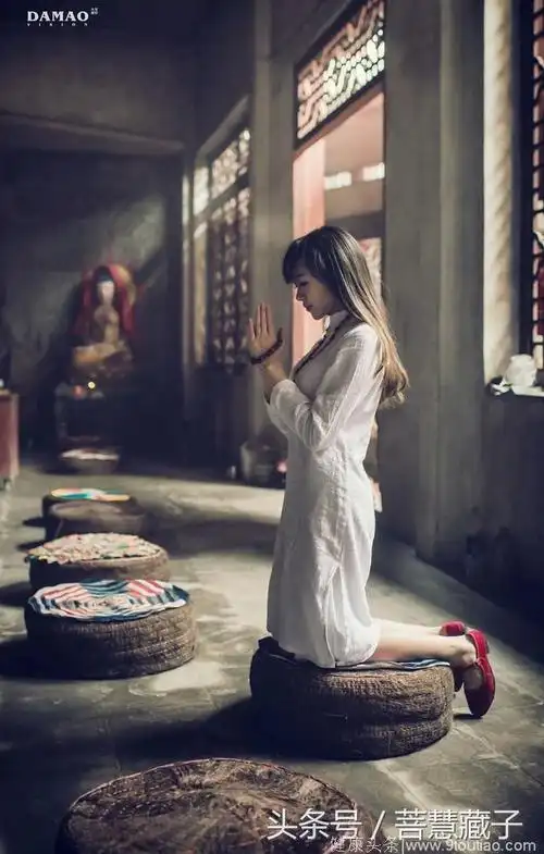 为什么要合掌垂手松肩?