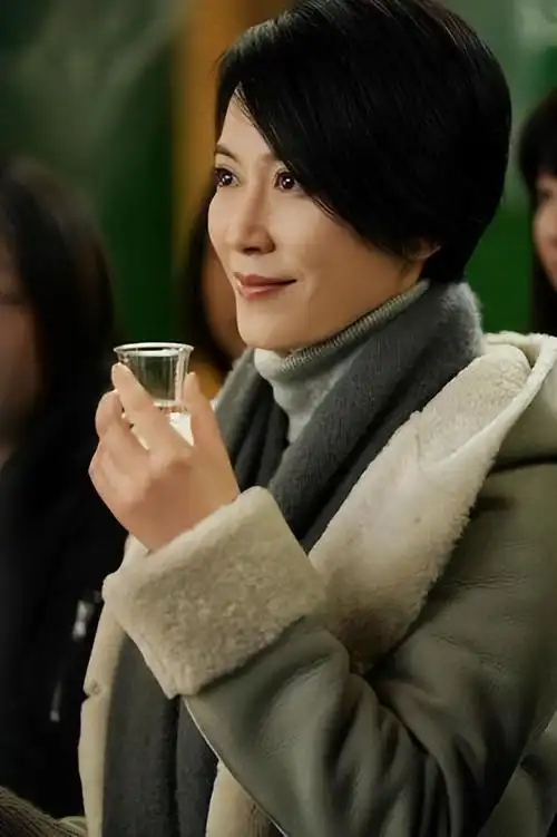 小说推荐给熟悉的导演朋友,和他们讲述这里面的故事,虽然俞飞鸿很在意