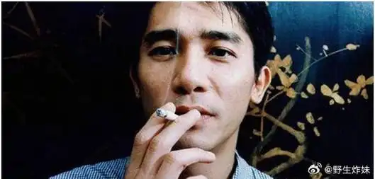 朱一龙侧脸抽烟的镜头,堪称年轻时期的梁朝伟