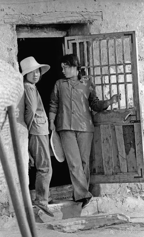 重返70年代,透过那些罕见的老照片,仿佛穿越时光回到了当时的生活场景