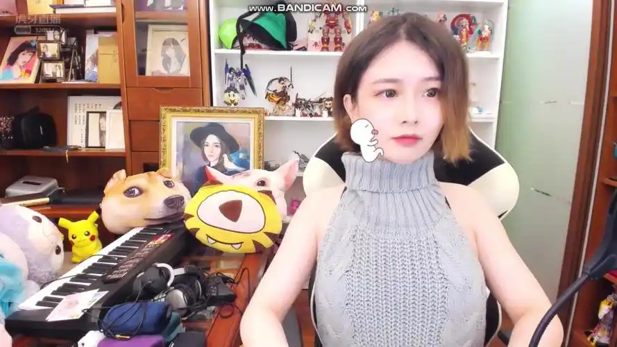 时隔两年轩墨又穿上了露背毛衣好像胸变小了哈