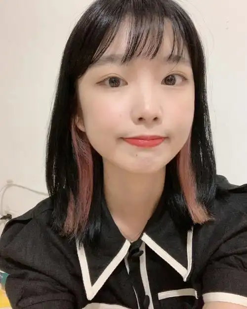 尝试了粉色 紫色 灰色 虽然洗两次都掉成了黄色555 漂完的头发根本不