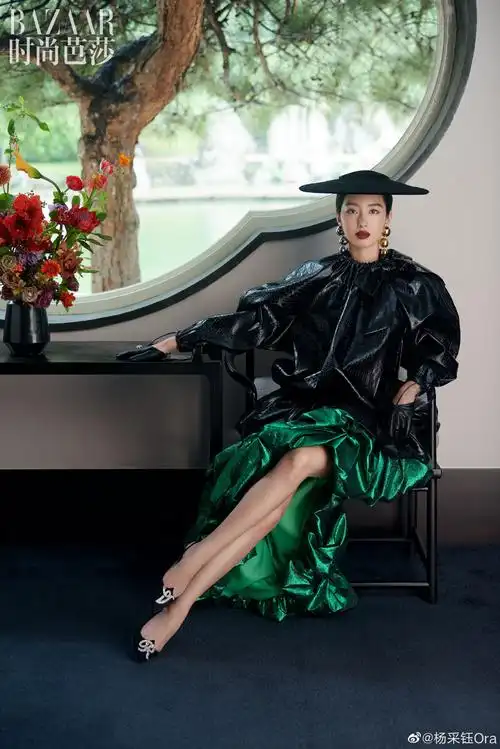 杨采钰时尚芭莎大片来袭