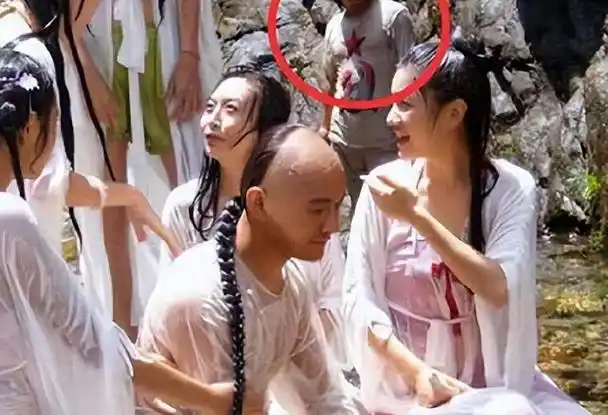 这些离谱又搞笑的穿帮镜头,真是"侮辱"观众智商,让人啼笑皆非