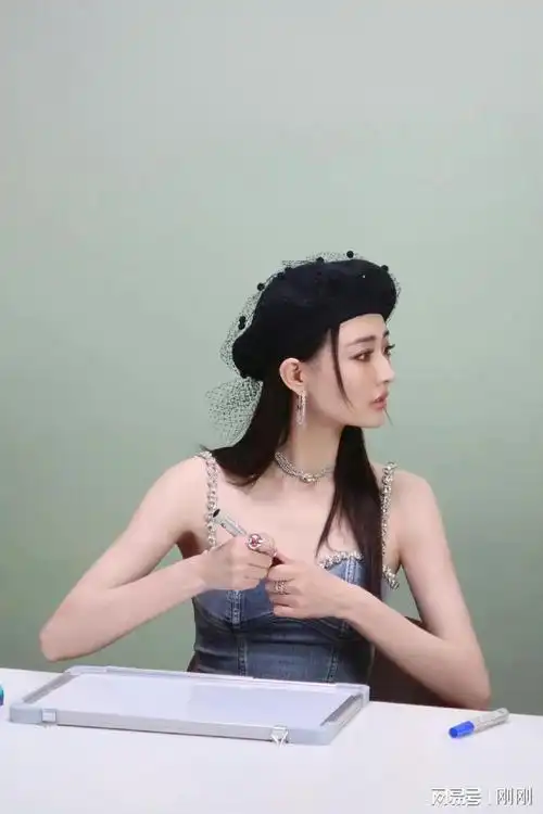 徐璐直播间生图再度美出新高度