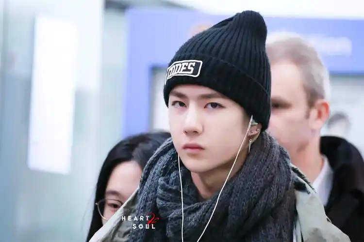 uniq王一博 机场 酷酷的 - 堆糖,美图壁纸兴趣社区