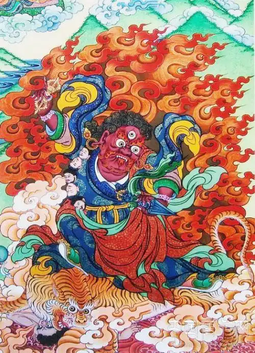 藏音:"白玛嘉波",统治三世三界的莲花王,着国王装束,缠头巾,戴宝冠珠