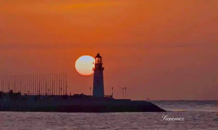 青岛情人坝的日出