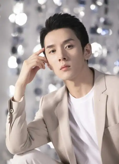 李佳琦晒输液照自曝做鼻炎手术 坦言不害怕是假的