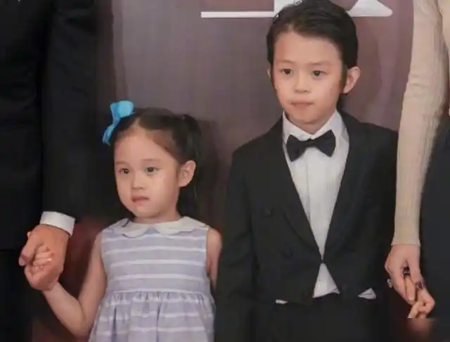 原本以为孙俪女儿够好看看见修允菲后才晓得啥叫气质脸