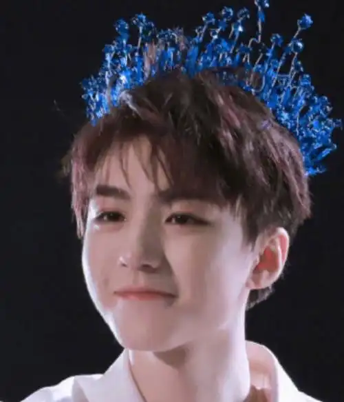 同为明星戴王冠:躲过了王俊凯,逃过了易烊千玺,却被朱正廷迷住!