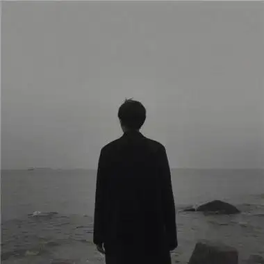 男生黑白图片大全伤感孤独