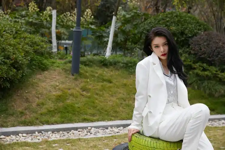 傅菁时尚气质写真