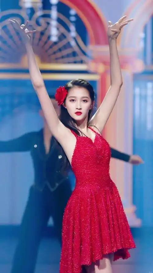 关晓彤开衩红裙