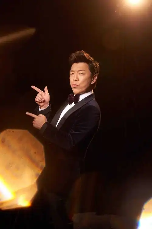 黄渤! 渤哥认真的时候超级帅!大家都拿精修图,渤哥也有精修图的!