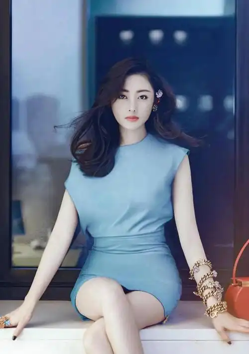 女星张天爱个人写真合集,时尚优雅,清新唯美!