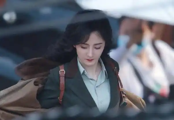 最近,由杨幂和秦昊主演的民国剧《哈尔滨1944》正在紧张拍摄中.