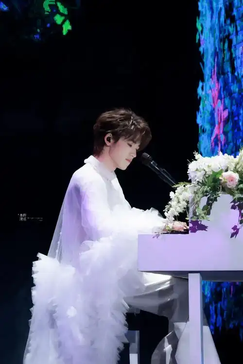 宋亚轩楼外楼演唱会##时代少年团叁重楼暨出道四周年演唱会##时代