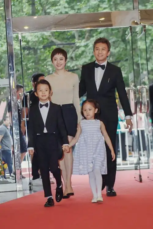 银河补习班终极预告首映邓超拍片送子女朱亚文李晨袒心声