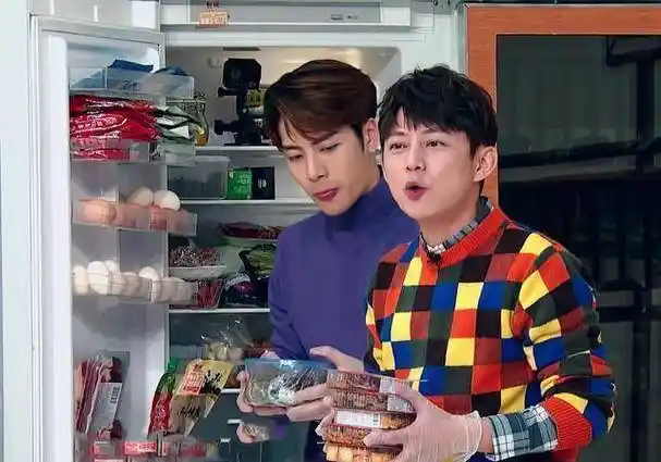 《拜托了冰箱》社交恐惧:李宇春自曝脸盲,何炅受春节回祝福困扰_节目