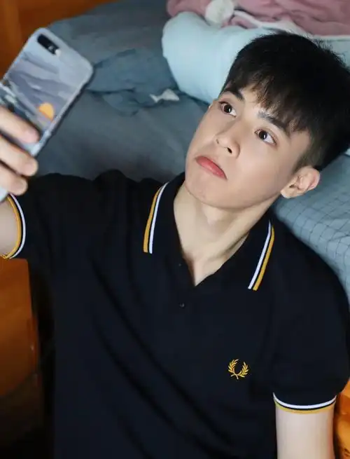 校草级痞帅00后青春少年,神仙颜值小哥哥,看起来很好欺负的样子