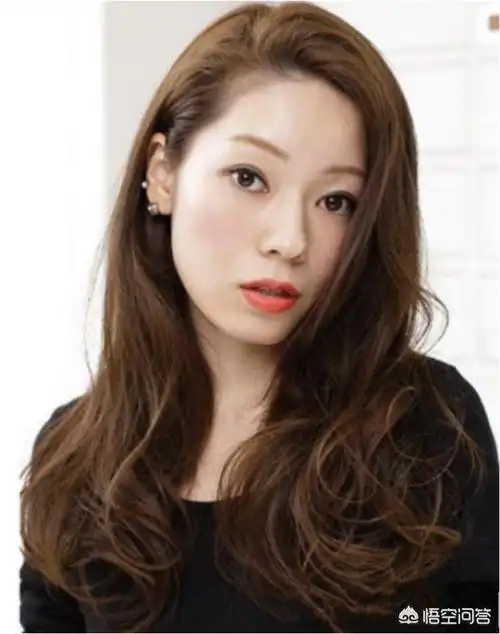 女40岁长发烫什么发型显年轻