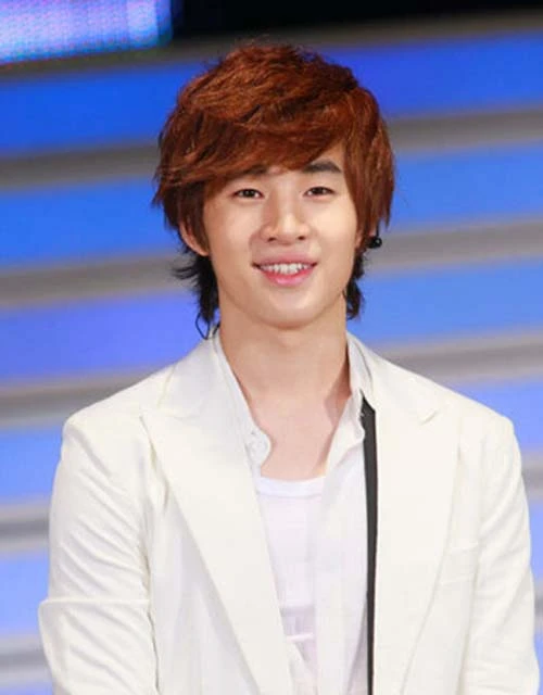 henry一来就偷偷爆料,在《透鲜》呆萌可爱的嘉尔,被henry揭露在韩国时