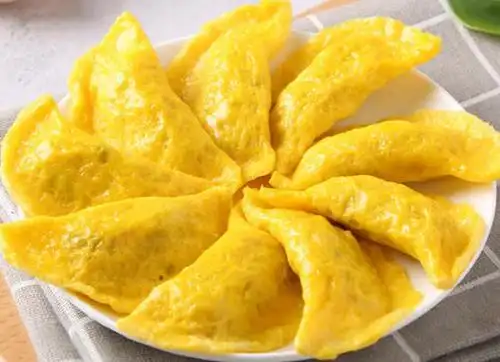 小朋友都爱吃的蛋饺,不用锅就能做,很简单,色泽金黄,又香又嫩