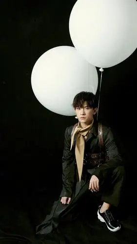 易烊千玺慵懒气质写真,高清图片,手机锁屏桌面-壁纸族