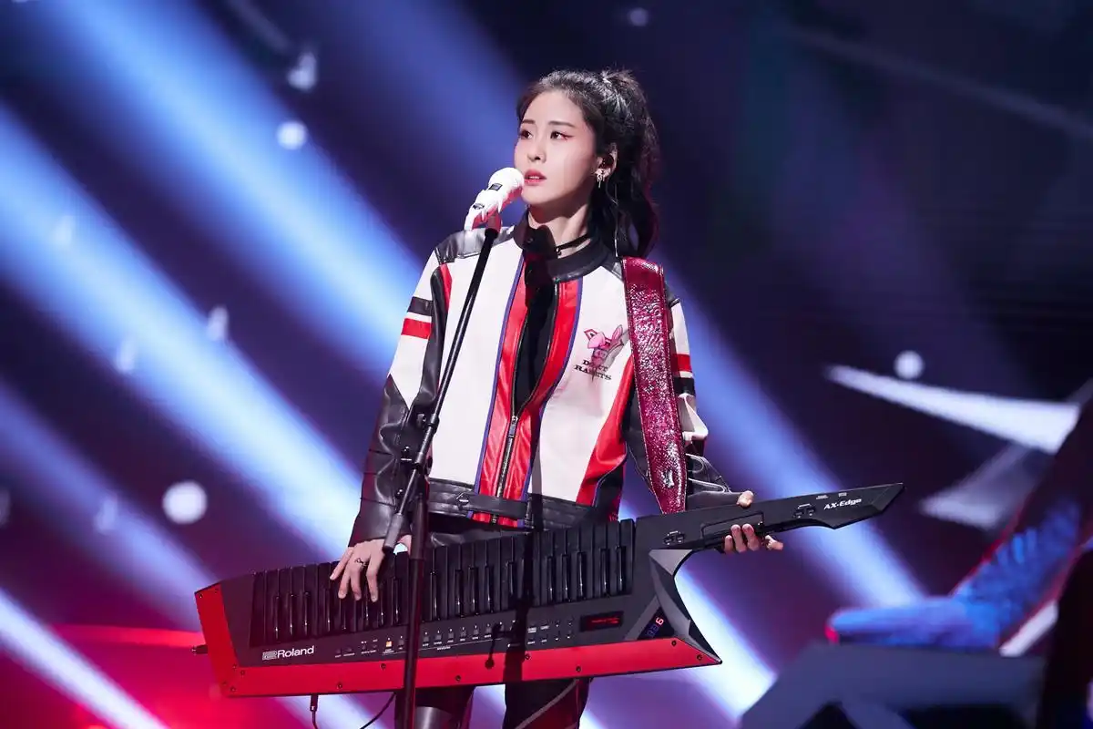 张碧晨尾号920演唱会官宣# 2023张碧晨"尾号920"演唱会海报释出,昧亮